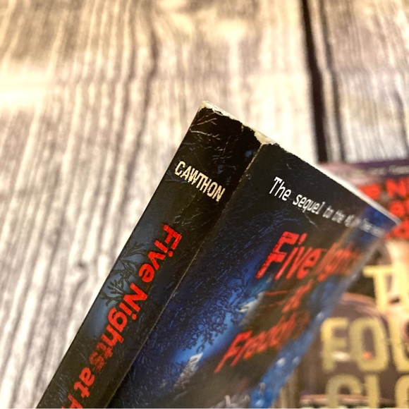 Five Nights Of Freddy’s Lot of 2 Paperbacks The Twisted One & The Fourth Closet - Picture 8 of 9